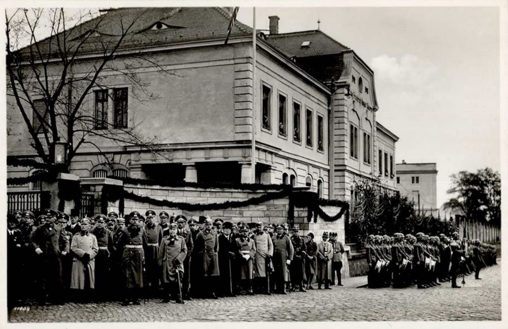 Marienallee 12