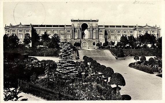 Olbrichtplatz 2 (Königsplatz 1)