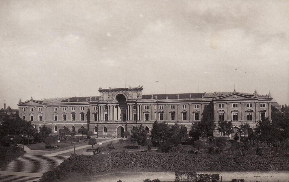 Olbrichtplatz 2 (Königsplatz 1)