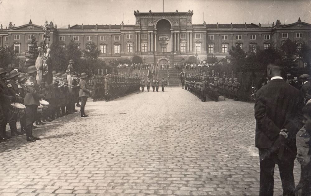 Olbrichtplatz 2 (Königsplatz 1)