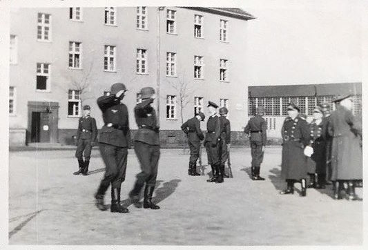 Stauffenbergallee 24