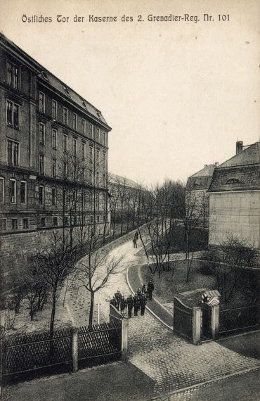 Stauffenbergallee 2 (Carolaallee 2)