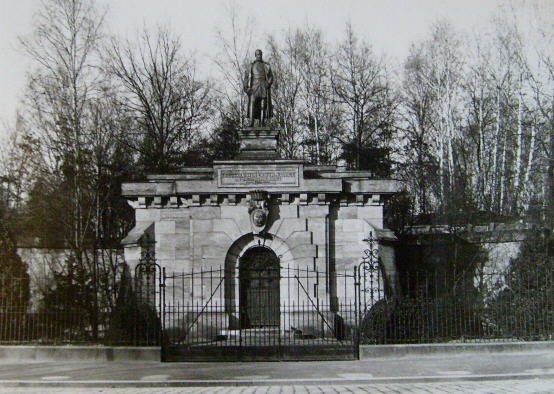 Stauffenbergallee / Marienallee