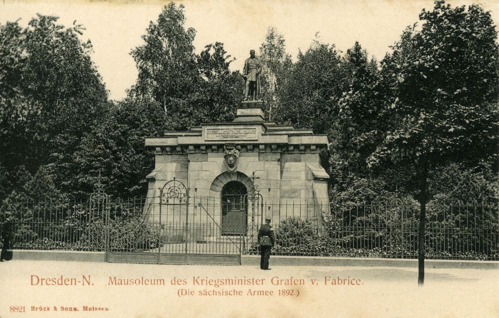 Stauffenbergallee / Marienallee