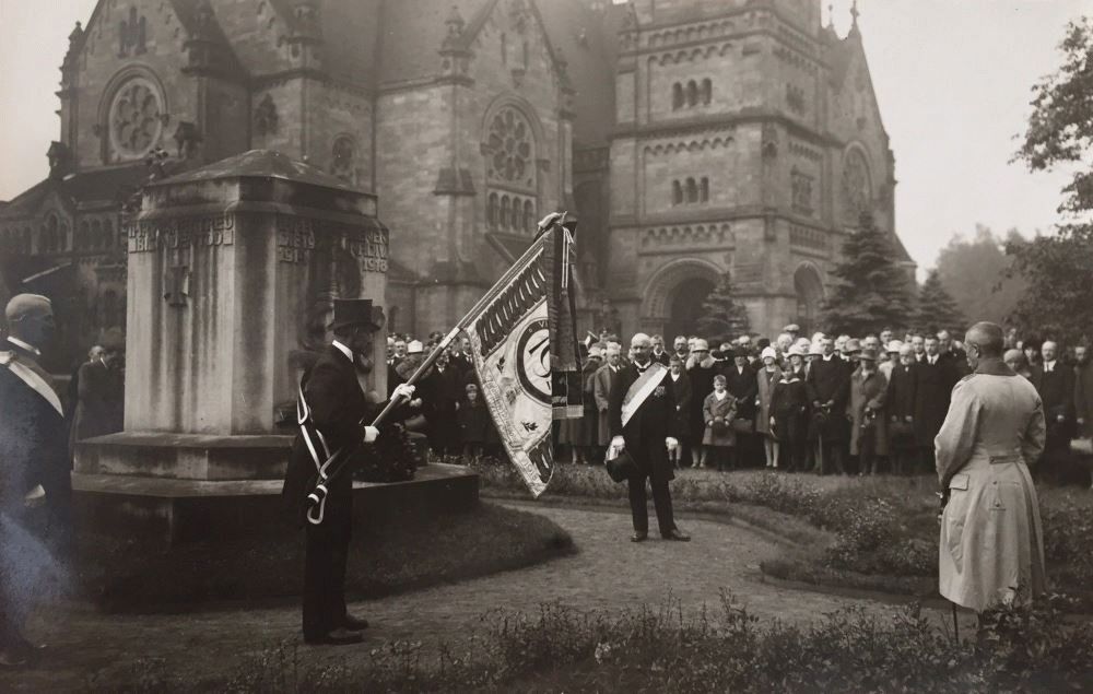 Stauffenbergallee (Carolaallee)