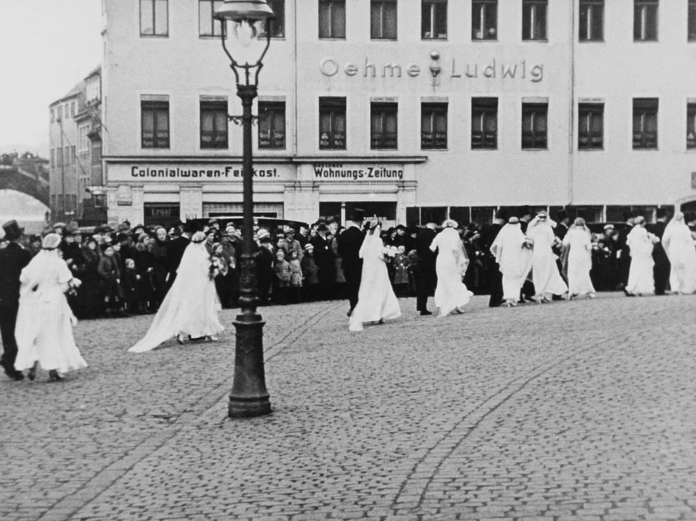 An der Frauenkirche 6 (1880 An der Frauenkirche 6,7) / Münzgasse