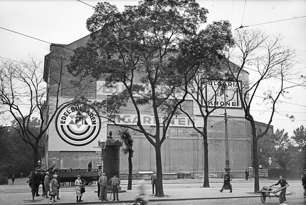 Zeughausstraße 2 / Amalienplatz