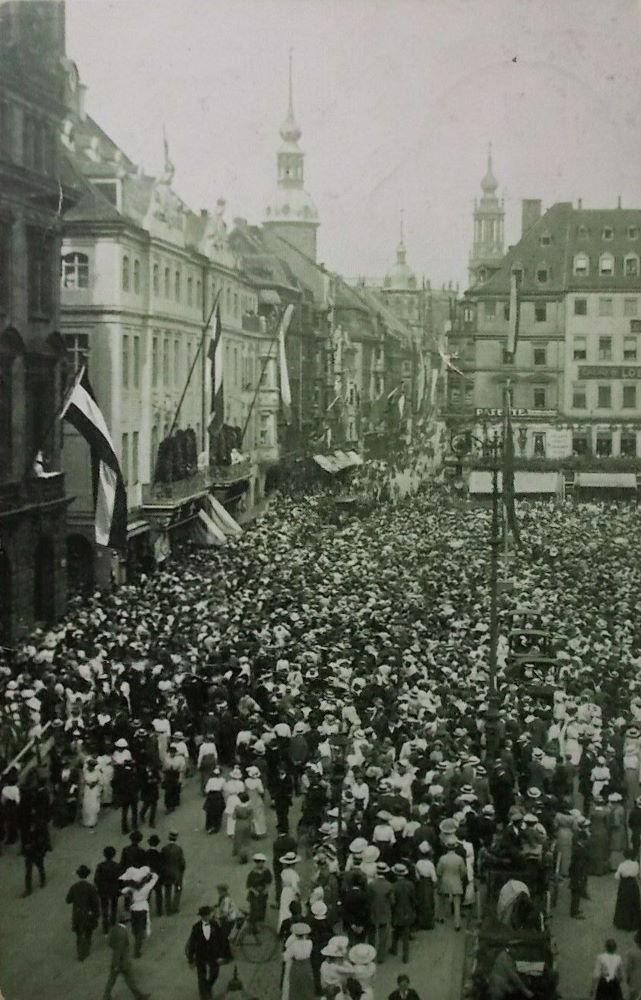 Altmarkt - Siegesfreuden 1914