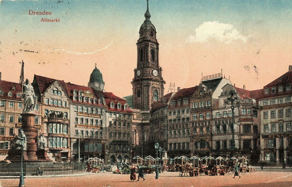 Altmarkt - Südostseite quer mit Markt