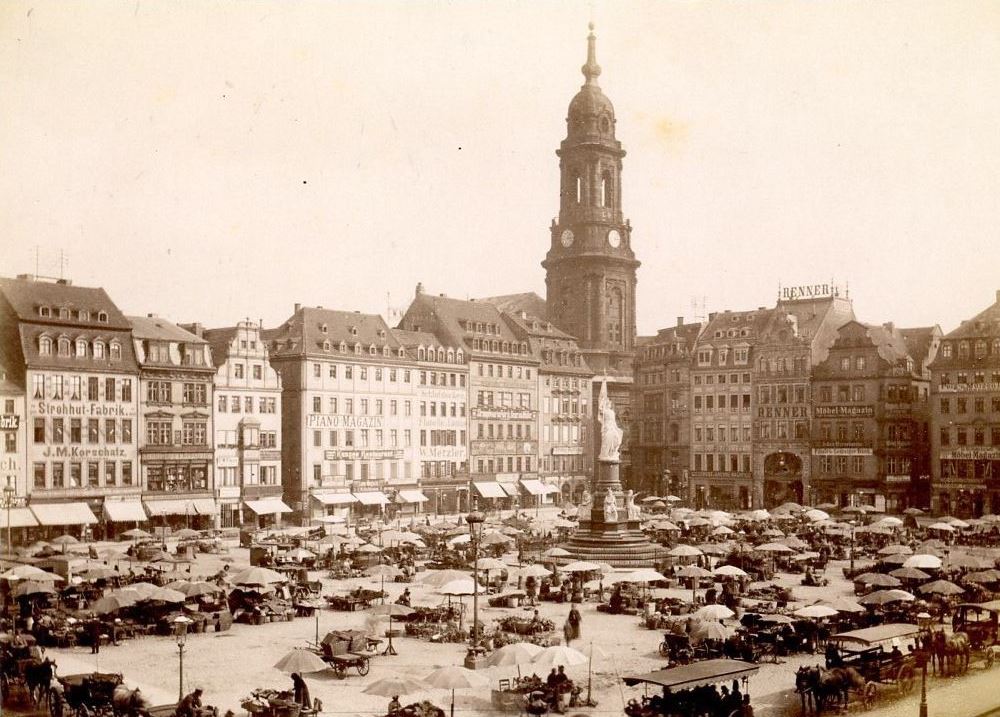 Altmarkt - Südostseite quer mit Markt