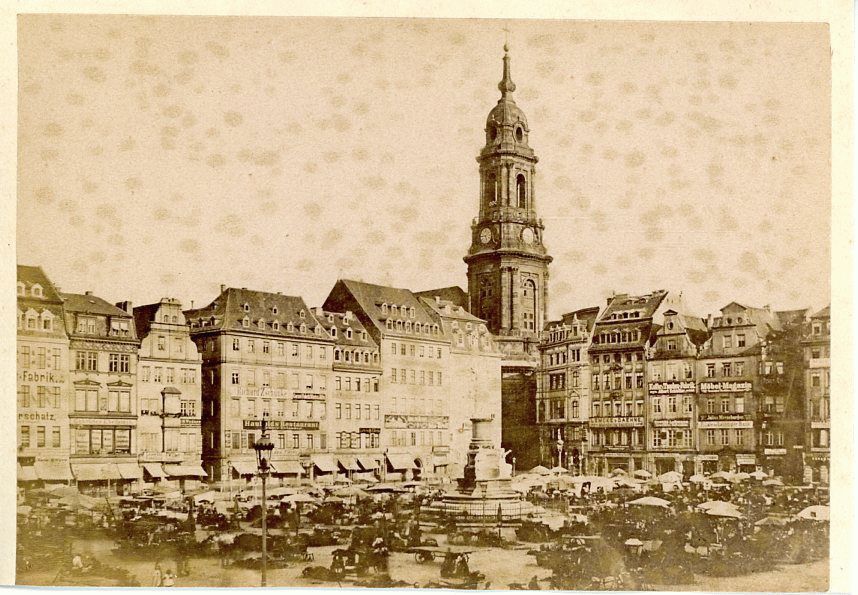 Altmarkt - Südostseite quer mit Markt
