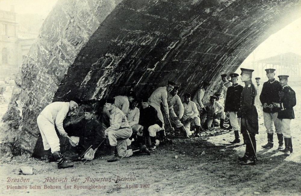 Augustusbrücke - Sprengung Bögen April 1907