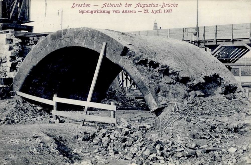 Augustusbrücke - Sprengung Bögen April 1907