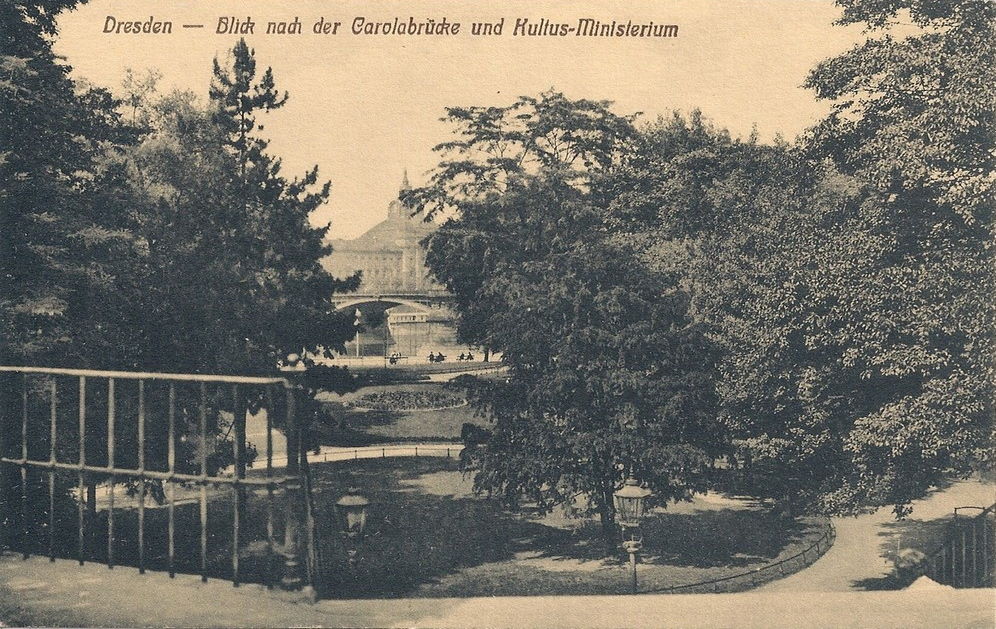 Brühlsche Terrasse