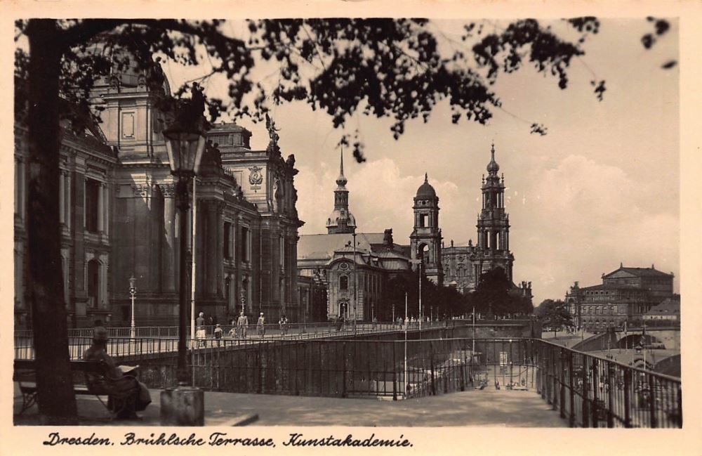 Brühlsche Terrasse 1
