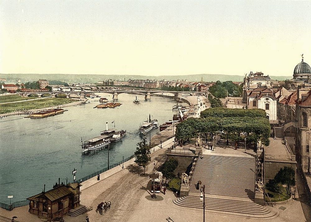 Brühlsche Terrasse - von der Hofkirche