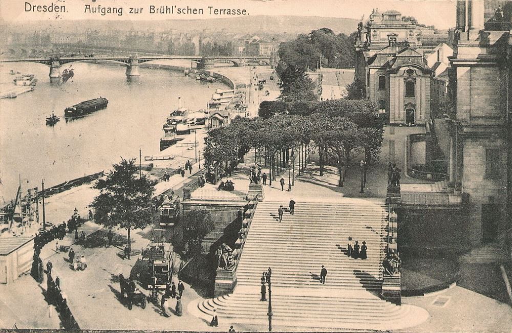 Brühlsche Terrasse - von der Hofkirche