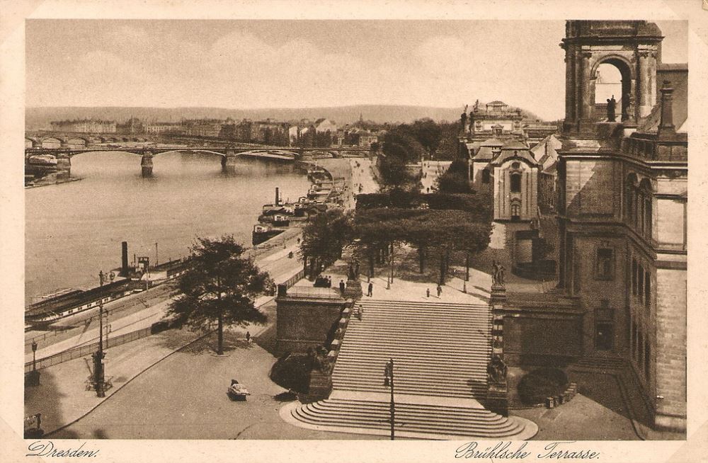 Brühlsche Terrasse - von der Hofkirche