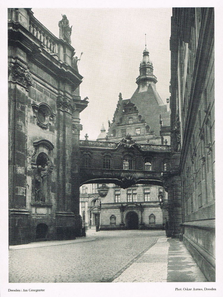 Residenzschloss - Brücke zur Hofkirche