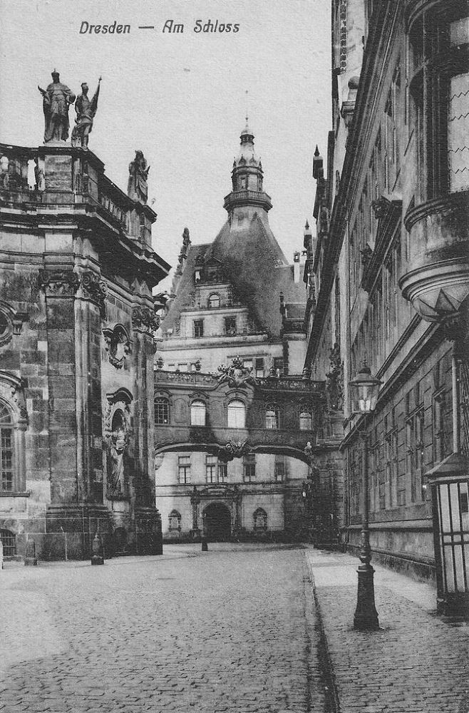Residenzschloss - Brücke zur Hofkirche