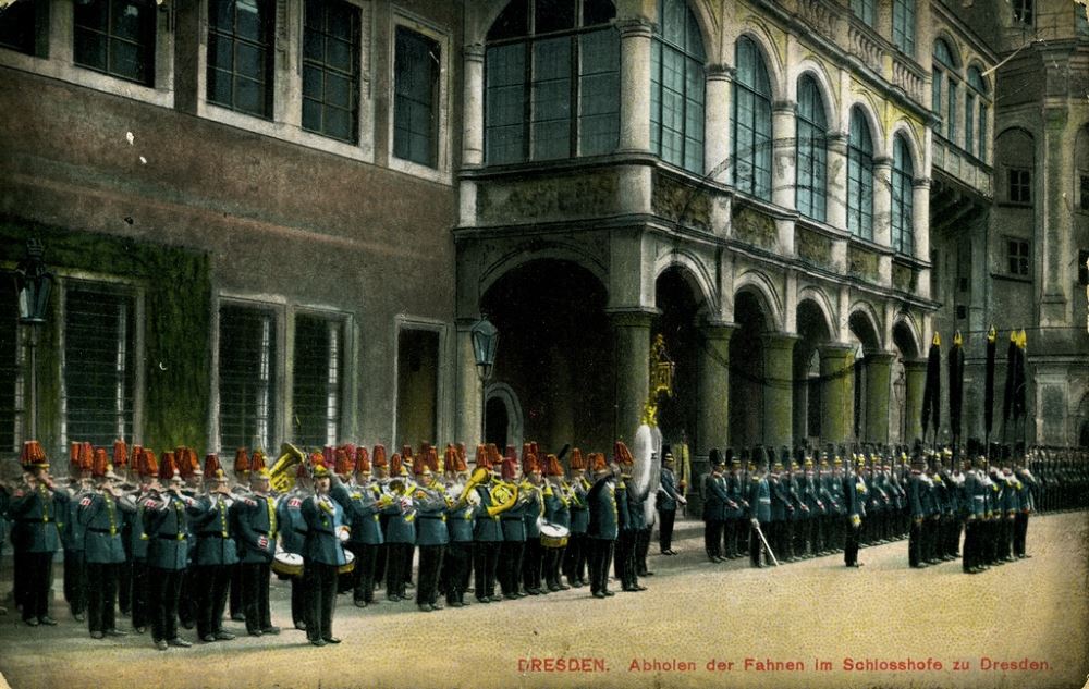 Residenzschloss -Großer Schlosshof - Schlosswache