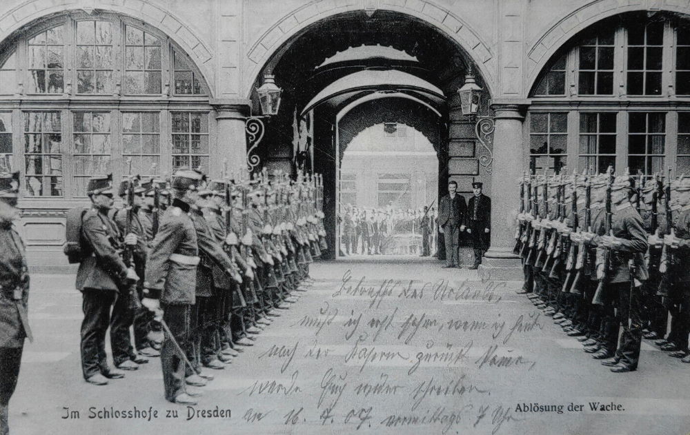 Residenzschloss - Kleiner Schlosshof - Schlosswache