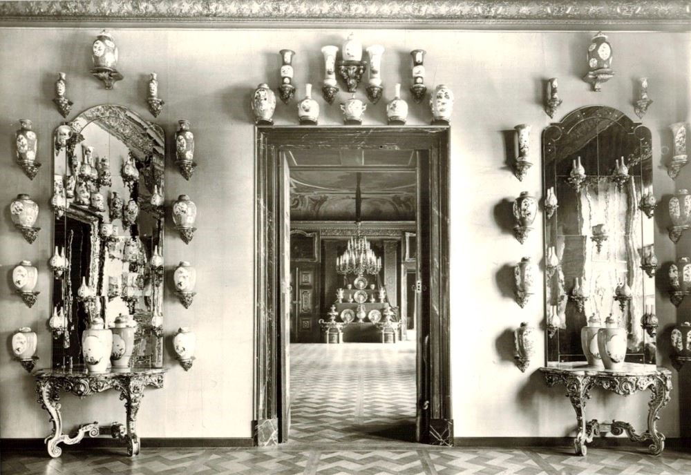 Residenzschloss - Saal der 100 Vasen