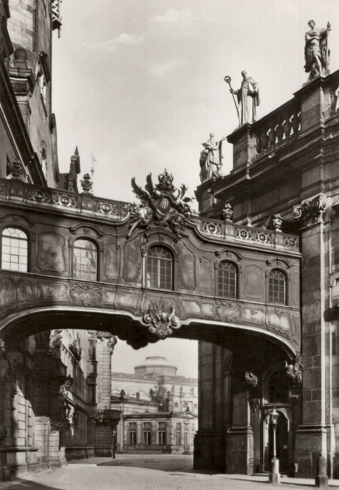 Residenzschloss - Brücke zur Hofkirche
