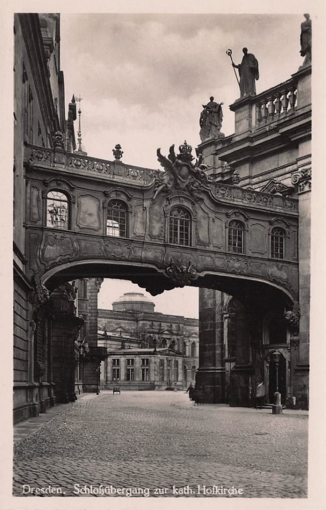 Residenzschloss - Brücke zur Hofkirche
