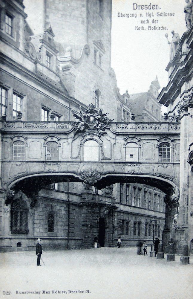 Residenzschloss - Brücke zur Hofkirche