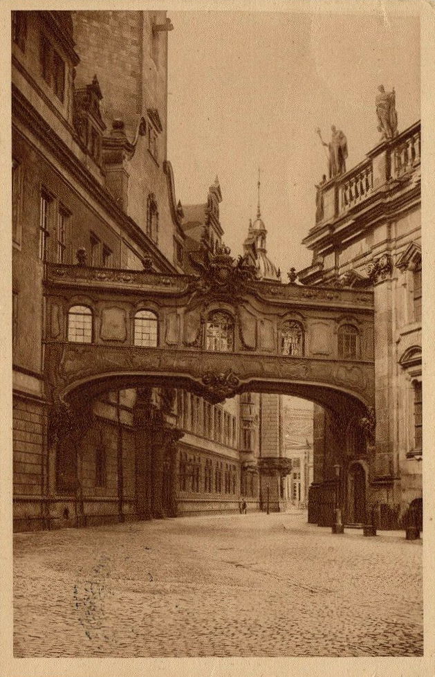 Residenzschloss - Brücke zur Hofkirche