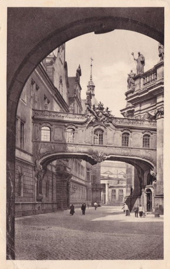 Residenzschloss - Brücke zur Hofkirche