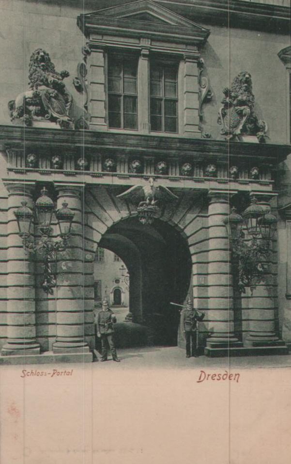 Residenzschloss - Tor von der Schloßstraße
