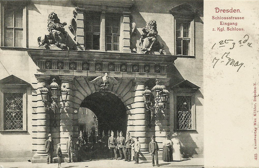 Residenzschloss - Tor von der Schloßstraße