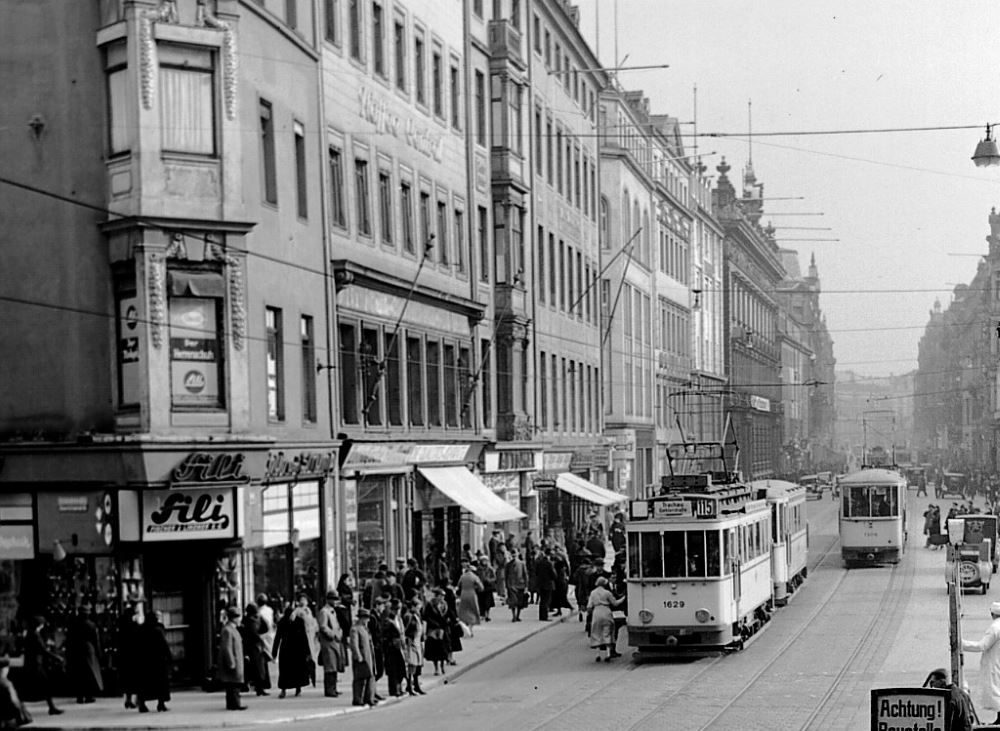 Schloßstraße 2 (-1887 Schloßstraße 33) / Altmarkt