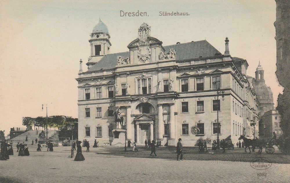 Schloßplatz 1