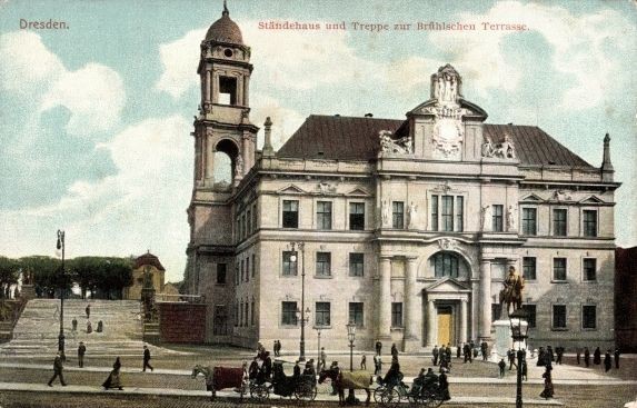 Schloßplatz 1