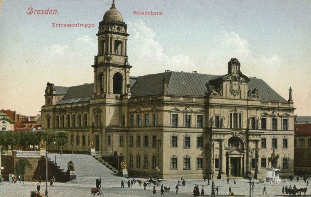 Schloßplatz 1