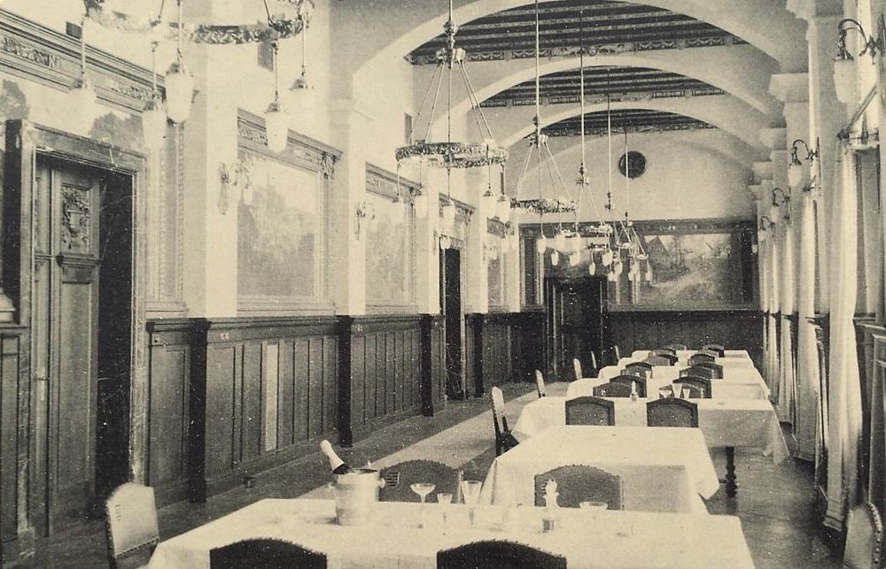 Schloßplatz 1