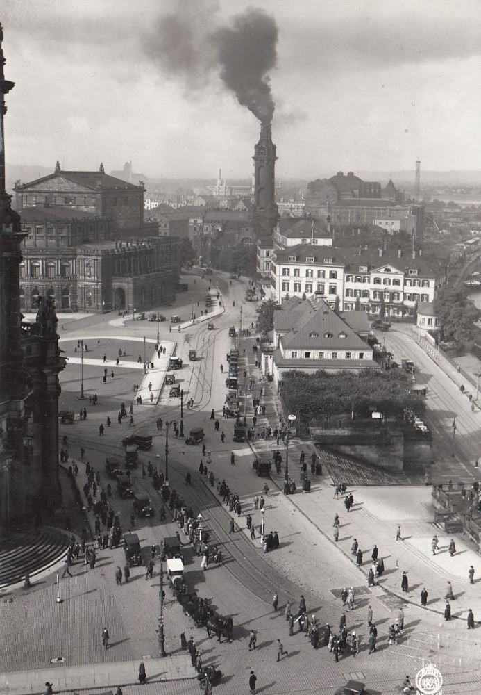Schloßplatz 1