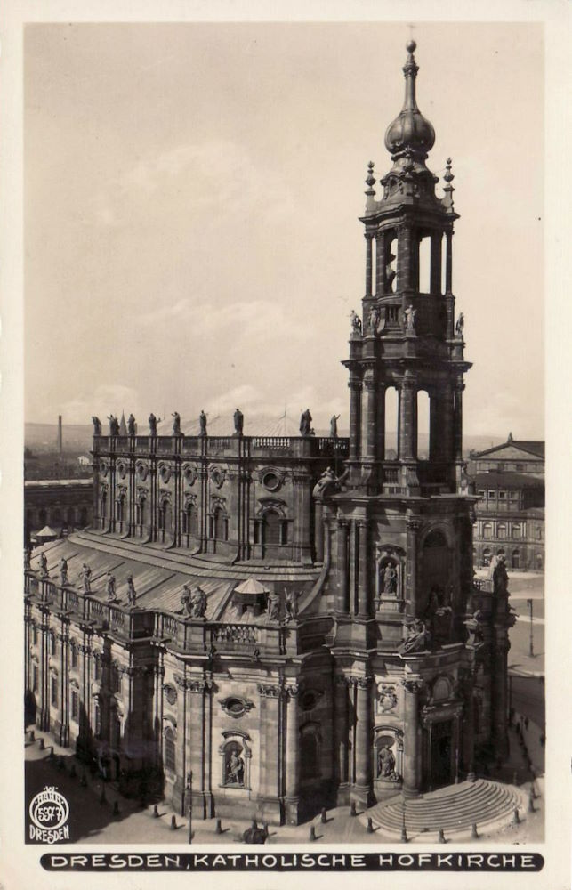 Schloßplatz 1
