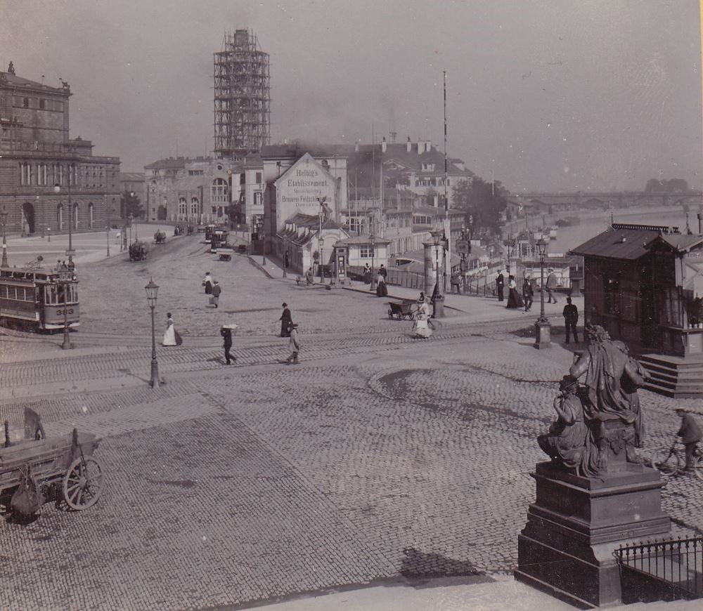 Schloßplatz