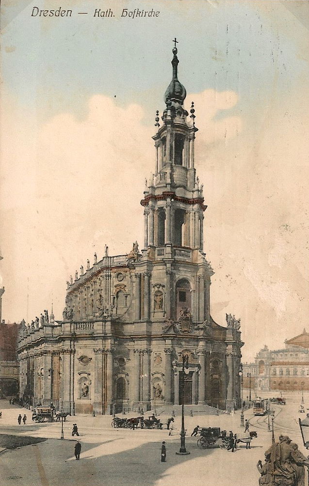 Schloßplatz / Theaterplatz