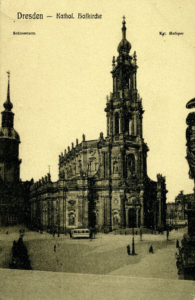 Schloßplatz / Theaterplatz