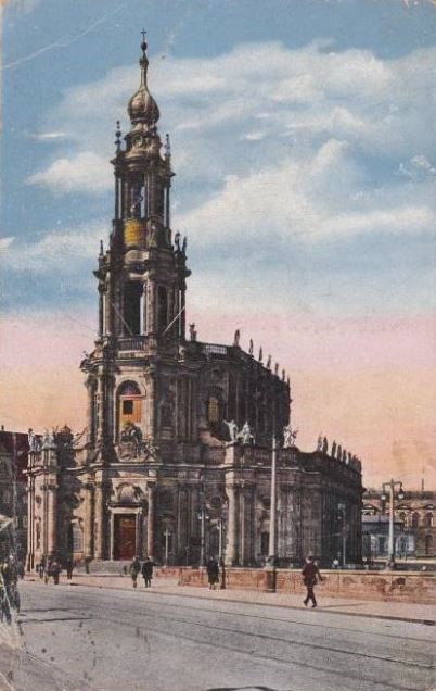 Schloßplatz / Theaterplatz