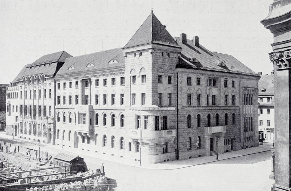 Schulgasse 2 / Pfarrgasse 1
