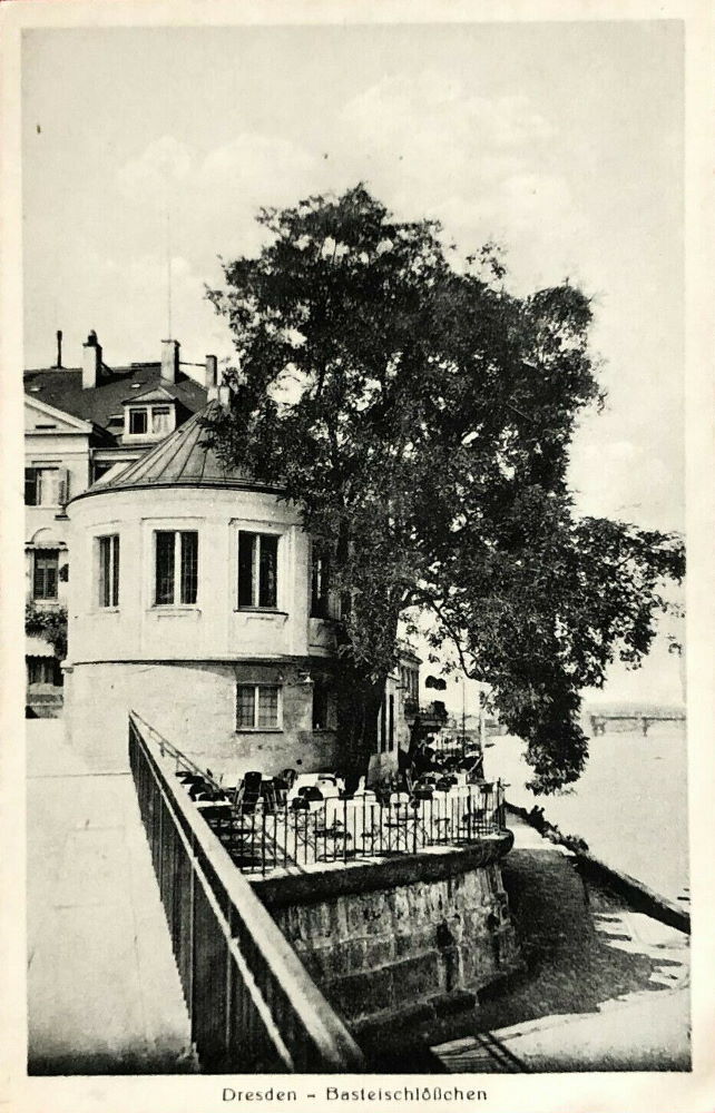 Terrassenufer (Theaterplatz 1b)