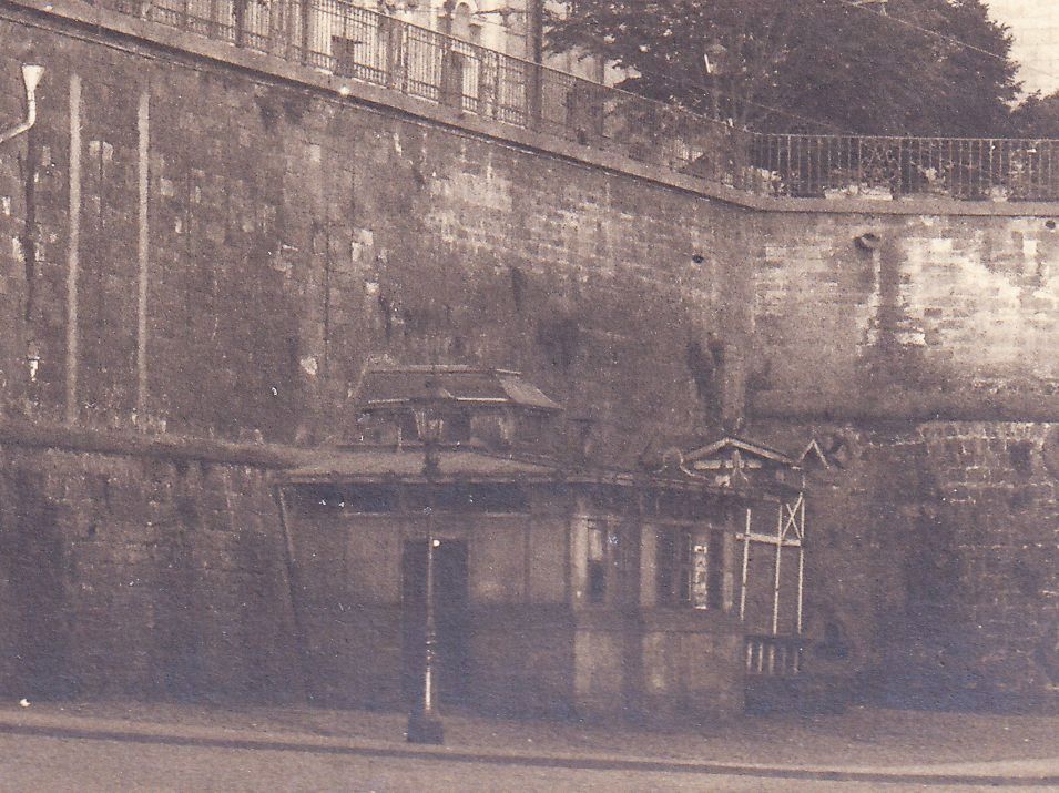 Terrassenufer 2