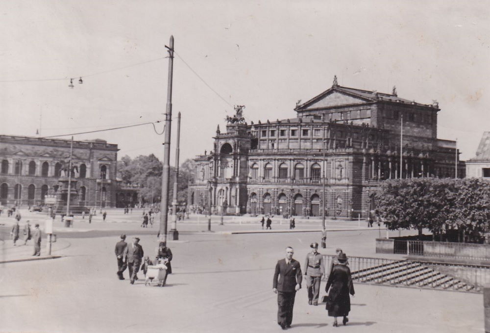 Theaterplatz (Adolf-Hitler-Platz)