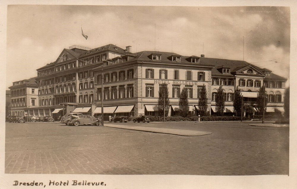 Theaterplatz 1